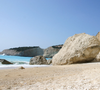 Παραλία με λευκό βοτσαλάκι κοντά στον Άγιο Νικήτα